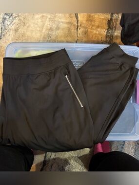 Livi Active Black Joggers Size 26/28 NWT